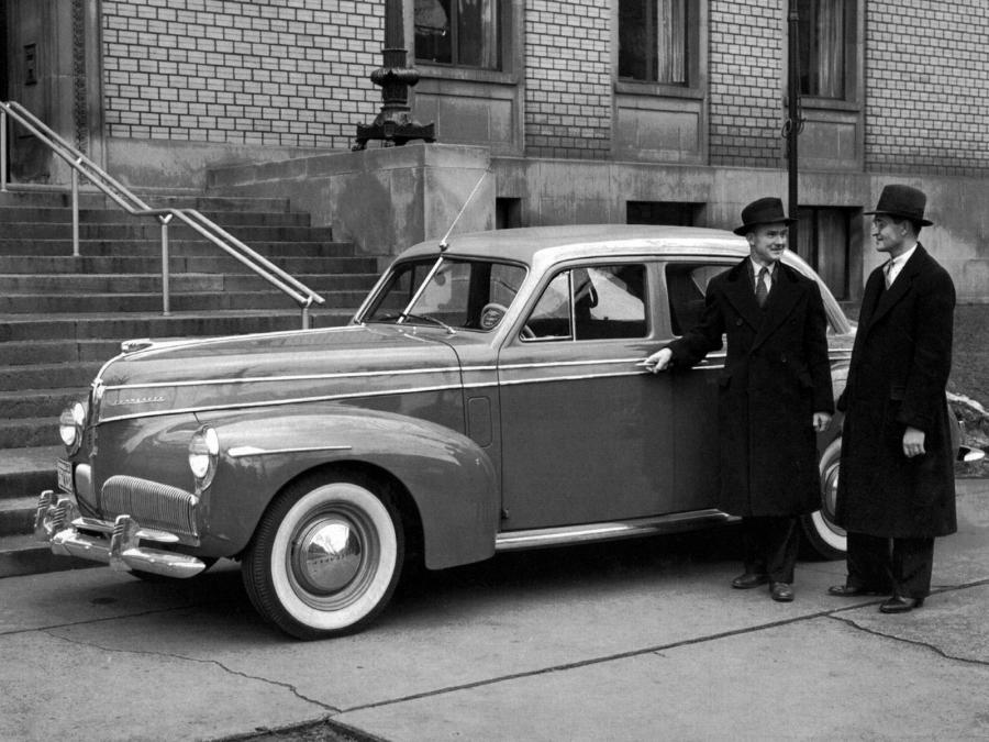  Studebaker Commander Delux-Tone Cruising Sedan 1941 года  (фото 2 из 13)